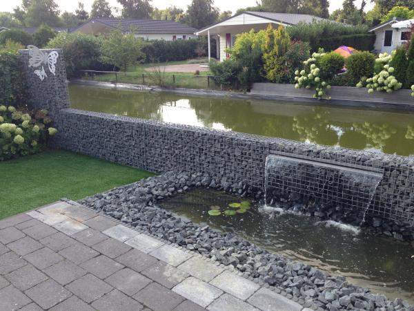 Gabionen mit wasserfall